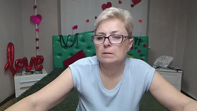 Snapshot of EmiliaGree chatting on November 24, 6:07 pm EmiliaGree online show from November 24, 6:07 pm