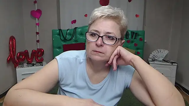 Snapshot of EmiliaGree chatting on November 25, 6:08 pm EmiliaGree online show from November 25, 6:08 pm