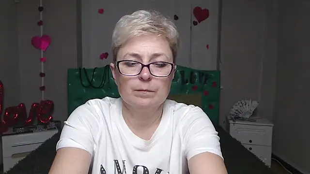 Snapshot of EmiliaGree chatting on December 2, 6:14 pm EmiliaGree online show from December 2, 6:14 pm