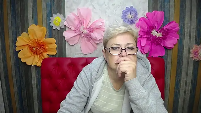 Snapshot of EmiliaGree chatting on December 5, 6:15 pm EmiliaGree online show from December 5, 6:15 pm