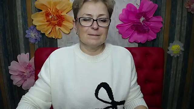 EmiliaGree online show from May 14, 5:09 pm