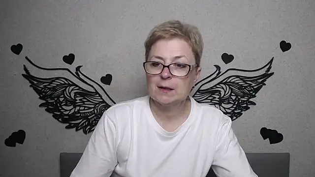 EmiliaGree online show from May 31, 5:20 pm