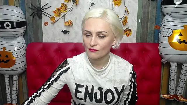 Snapshot of OliviaHorst chatting on October 26, 6:14 pm OliviaHorst online show from October 26, 6:14 pm