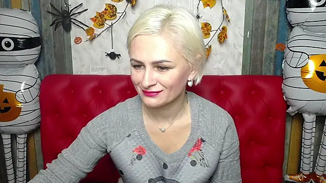 Snapshot of OliviaHorst chatting on October 30, 6:37 am OliviaHorst online show from October 30, 6:37 am