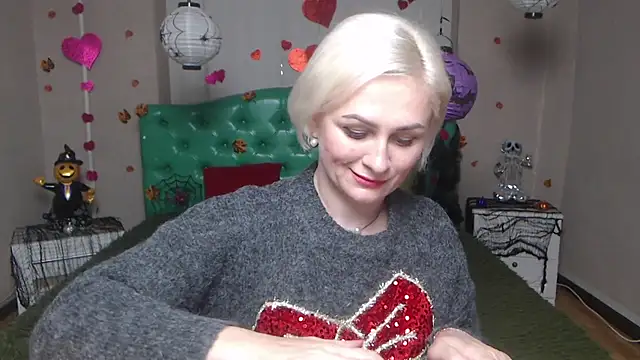 Snapshot of OliviaHorst chatting on November 9, 6:17 pm OliviaHorst online show from November 9, 6:17 pm