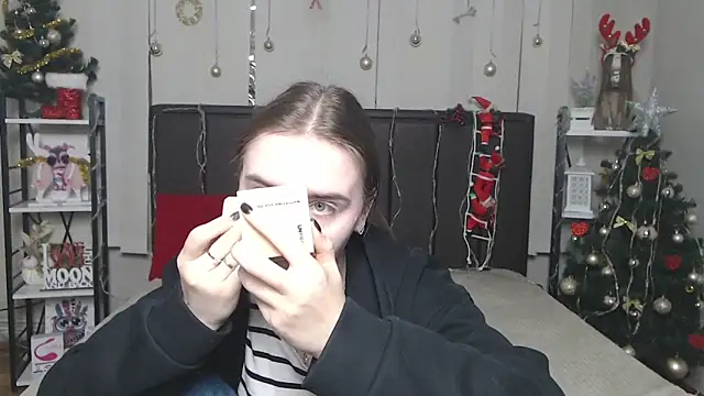 LauraHlot online show from December 15, 8:40 am