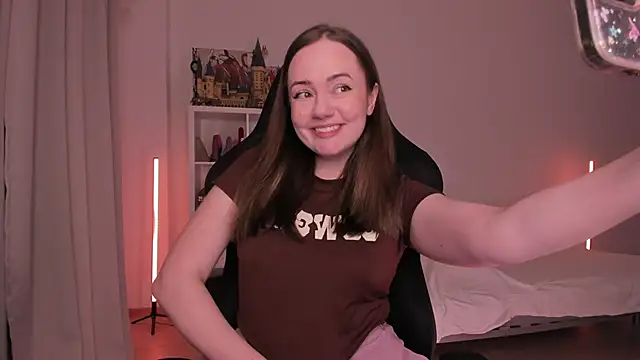 WalkingGirl online show from February 7, 6:56 pm