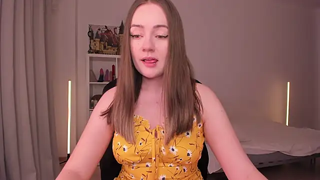 WalkingGirl online show from February 8, 9:25 pm