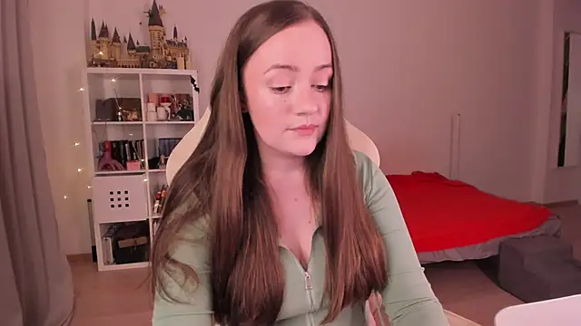 WalkingGirl online show from September 25, 9:40 pm