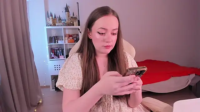 WalkingGirl online show from October 18, 12:17 pm