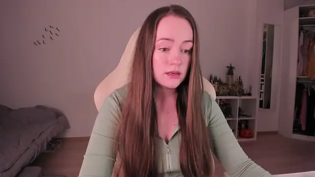 WalkingGirl online show from December 2, 4:57 pm