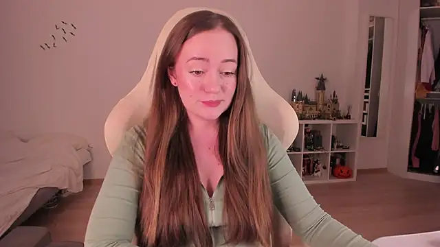 WalkingGirl online show from December 13, 8:47 pm