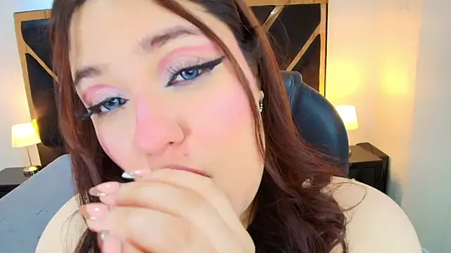 Snapshot of Camiila_Osorio chatting on May 7, 7:19 pm Camiila Osorio online show from May 7, 7:19 pm