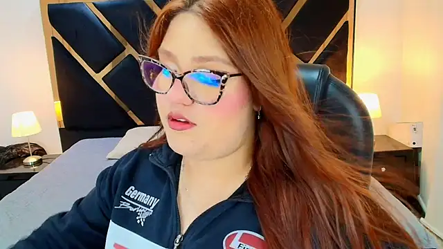 Snapshot of Camiila_Osorio chatting on June 9, 7:36 pm Camiila Osorio online show from June 9, 7:36 pm