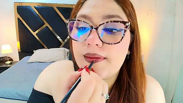 Snapshot of Camiila_Osorio chatting on June 17, 7:37 pm Camiila Osorio online show from June 17, 7:37 pm