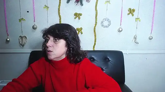 Snapshot of LuciaMii chatting on December 27, 6:10 pm LuciaMii online show from December 27, 6:10 pm