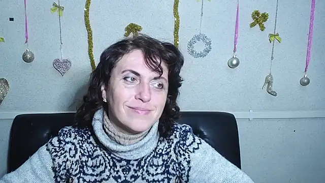 Snapshot of LuciaMii chatting on December 29, 6:05 pm LuciaMii online show from December 29, 6:05 pm