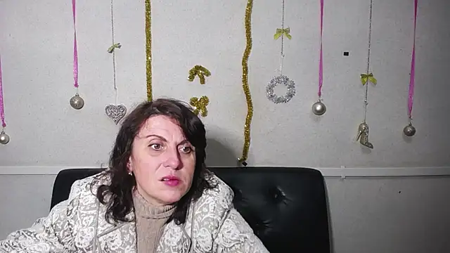 Snapshot of LuciaMii chatting on January 15, 5:58 pm LuciaMii online show from January 15, 5:58 pm