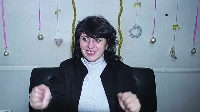 Snapshot of LuciaMii chatting on January 18, 6:10 pm LuciaMii online show from January 18, 6:10 pm