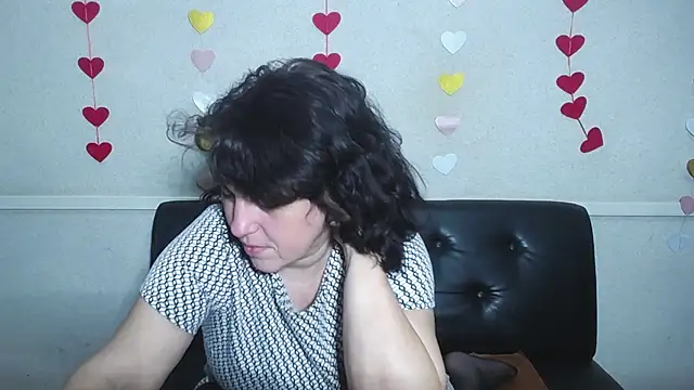 Snapshot of LuciaMii chatting on January 27, 3:37 am LuciaMii online show from January 27, 3:37 am