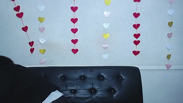 Snapshot of LuciaMii chatting on February 1, 6:29 pm LuciaMii online show from February 1, 6:29 pm