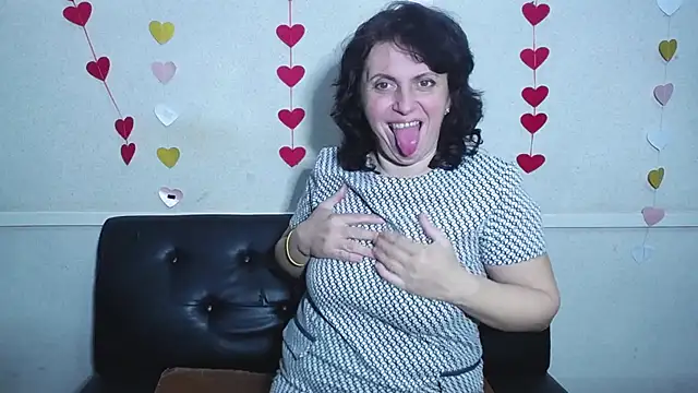 Snapshot of LuciaMii chatting on February 1, 9:40 pm LuciaMii online show from February 1, 9:40 pm