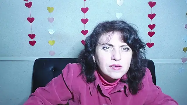 Snapshot of LuciaMii chatting on February 3, 6:02 am LuciaMii online show from February 3, 6:02 am