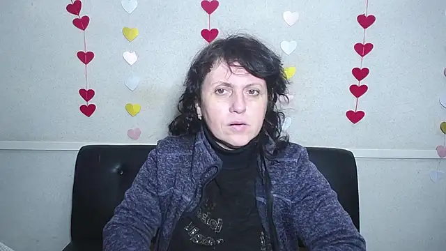 Snapshot of LuciaMii chatting on February 5, 6:02 am LuciaMii online show from February 5, 6:02 am