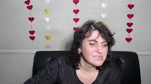 Snapshot of LuciaMii chatting on February 7, 9:05 am LuciaMii online show from February 7, 9:05 am