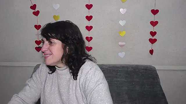 Snapshot of LuciaMii chatting on February 13, 6:16 pm LuciaMii online show from February 13, 6:16 pm