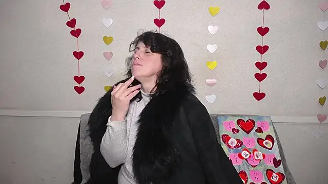 Snapshot of LuciaMii chatting on February 14, 3:22 am LuciaMii online show from February 14, 3:22 am
