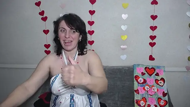 Snapshot of LuciaMii chatting on February 15, 3:28 pm LuciaMii online show from February 15, 3:28 pm