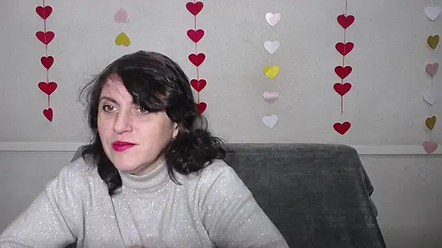 Snapshot of LuciaMii chatting on February 17, 6:04 pm LuciaMii online show from February 17, 6:04 pm