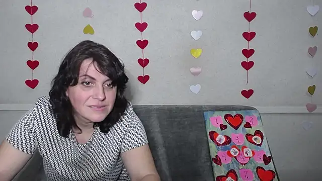 Snapshot of LuciaMii chatting on February 17, 9:08 pm LuciaMii online show from February 17, 9:08 pm