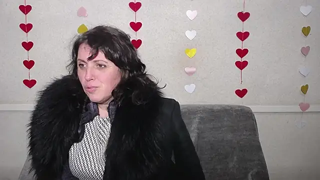 Snapshot of LuciaMii chatting on February 18, 12:26 am LuciaMii online show from February 18, 12:26 am