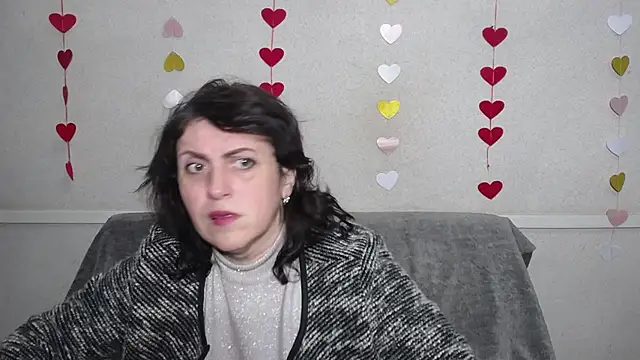 Snapshot of LuciaMii chatting on February 19, 6:00 pm LuciaMii online show from February 19, 6:00 pm