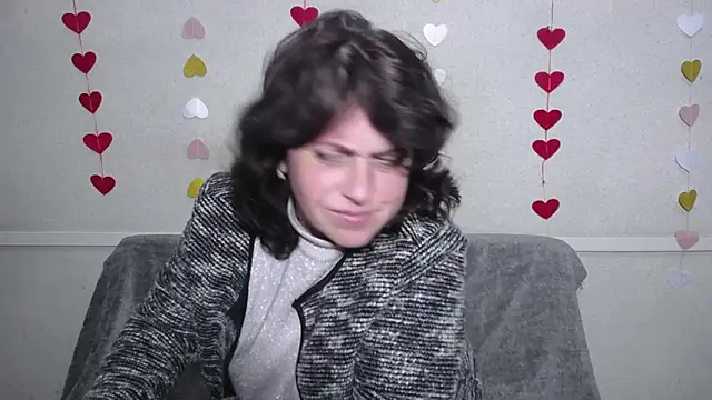 Snapshot of LuciaMii chatting on February 20, 12:19 am LuciaMii online show from February 20, 12:19 am