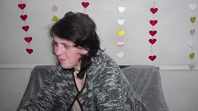 Snapshot of LuciaMii chatting on February 20, 3:23 am LuciaMii online show from February 20, 3:23 am