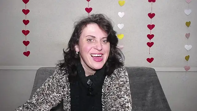 Snapshot of LuciaMii chatting on February 22, 1:22 am LuciaMii online show from February 22, 1:22 am