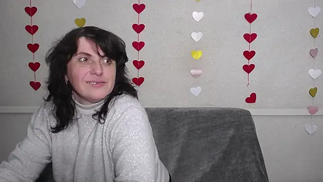 Snapshot of LuciaMii chatting on February 26, 12:05 am LuciaMii online show from February 26, 12:05 am