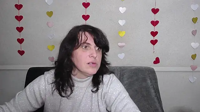 Snapshot of LuciaMii chatting on February 26, 3:10 am LuciaMii online show from February 26, 3:10 am