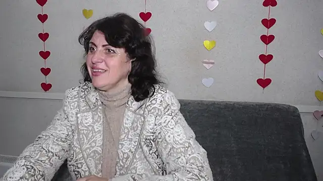 Snapshot of LuciaMii chatting on March 8, 6:10 am LuciaMii online show from March 8, 6:10 am