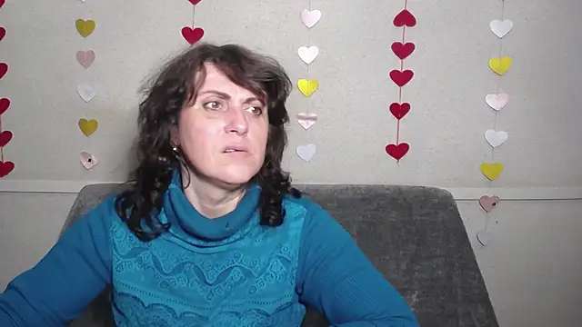 Snapshot of LuciaMii chatting on March 10, 6:01 pm LuciaMii online show from March 10, 6:01 pm
