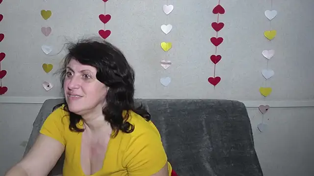 Snapshot of LuciaMii chatting on March 11, 12:11 am LuciaMii online show from March 11, 12:11 am