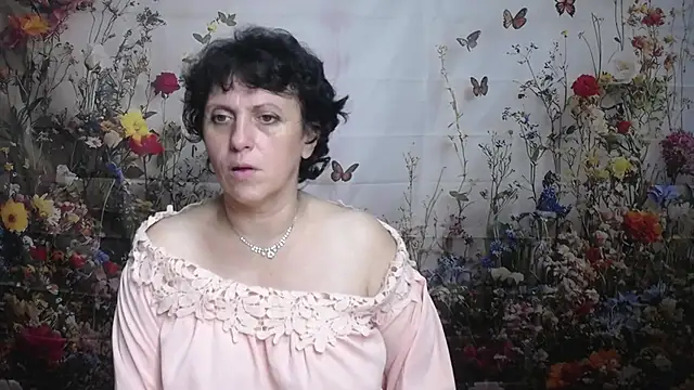 Snapshot of LuciaMii chatting on September 19, 5:13 pm LuciaMii online show from September 19, 5:13 pm