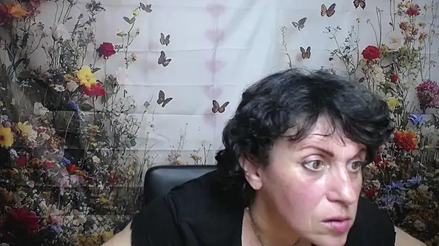 Snapshot of LuciaMii chatting on September 25, 5:16 pm LuciaMii online show from September 25, 5:16 pm