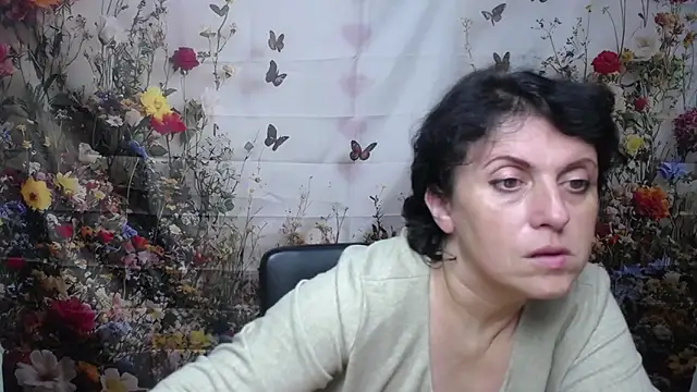 Snapshot of LuciaMii chatting on October 7, 4:59 pm LuciaMii online show from October 7, 4:59 pm
