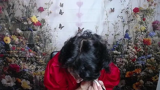 Snapshot of LuciaMii chatting on October 13, 5:13 pm LuciaMii online show from October 13, 5:13 pm