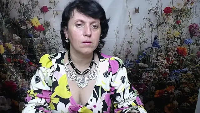 Snapshot of LuciaMii chatting on October 16, 5:14 pm LuciaMii online show from October 16, 5:14 pm