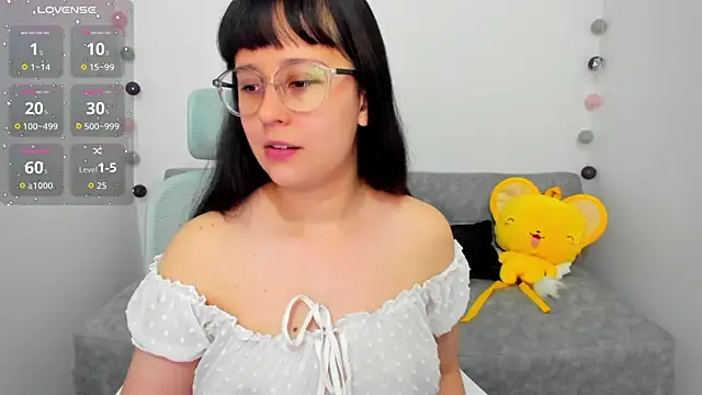 Snapshot of Sofiskies chatting on November 8, 11:47 pm Sofiskies online show from November 8, 11:47 pm